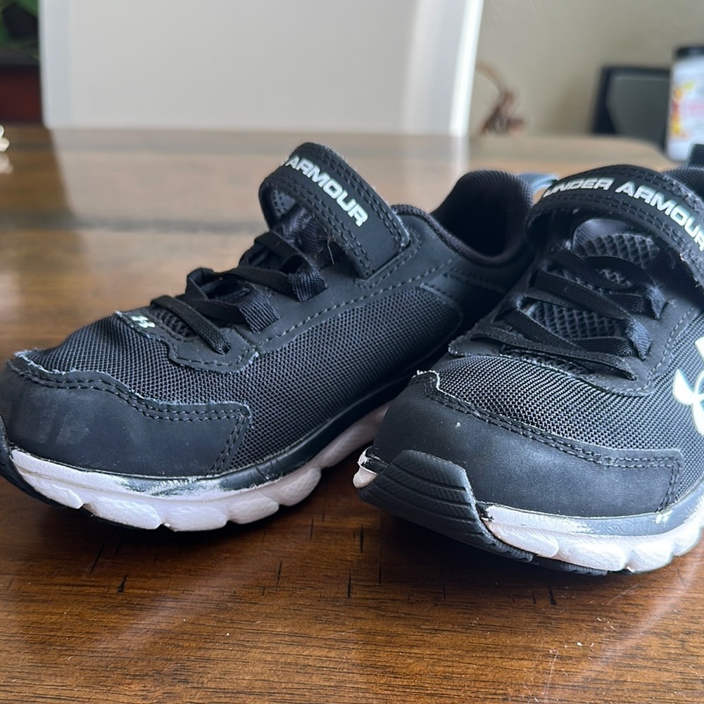 Under Armour Black and White Sneakers with Cushioned Sole - Picture 3 of 12
